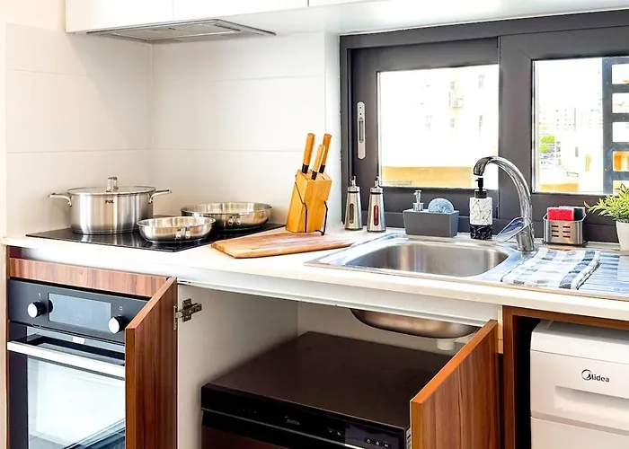 Sunset Balcony And Espresso Station Daire Larnaca