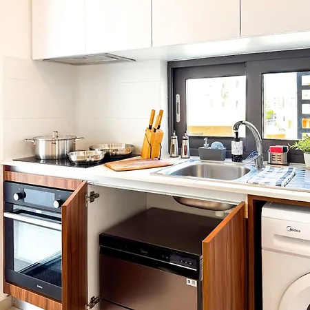 Sunset Balcony And Espresso Station Апартаменты Ларнака